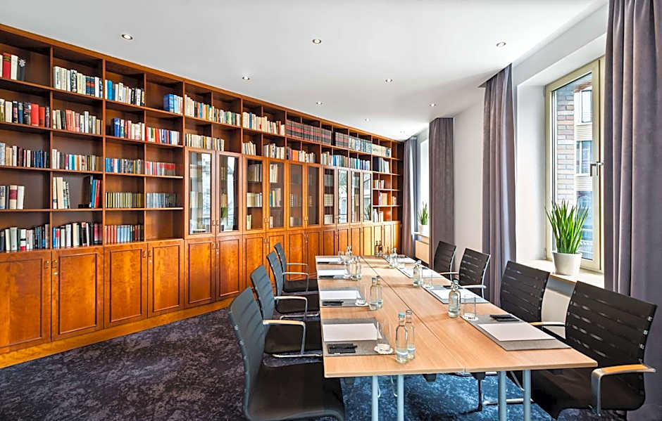 Lindner Hotel Frankfurt Main Plaza, part of JdV by Hyatt