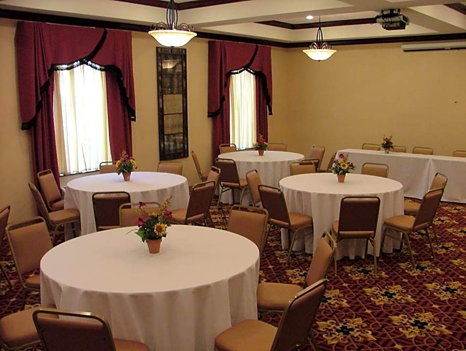 Baymont by Wyndham Henderson