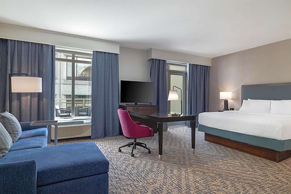 Hampton Inn & Suites Roanoke Downtown