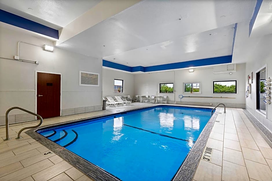 Comfort Inn & Suites St. Louis-Hazelwood