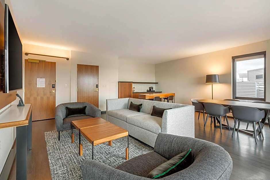 Cambria Hotel Boston Downtown-Seaport