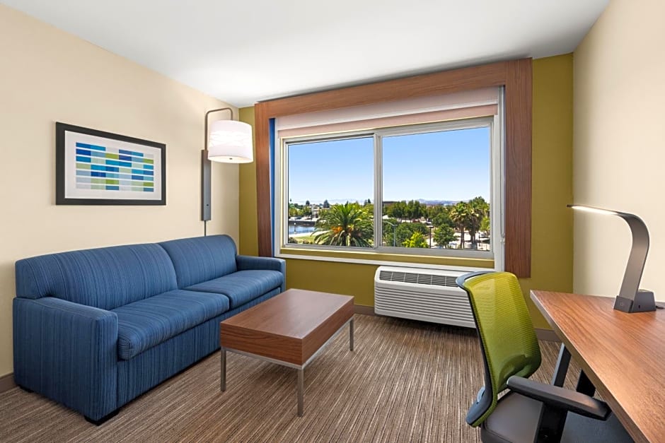 Holiday Inn Express And Suites Suisun City Napa Valley Area