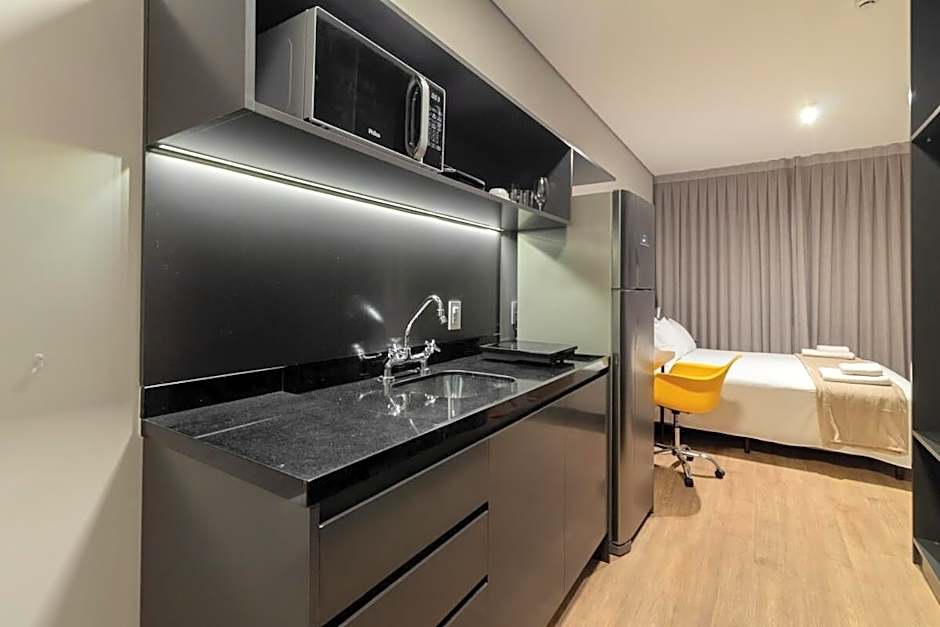 BHomy Pinheiros - Excelente localização MR 217A