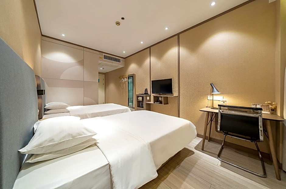 Hanting Hotel Shanghai Qingpu Caoying Road Metro Station