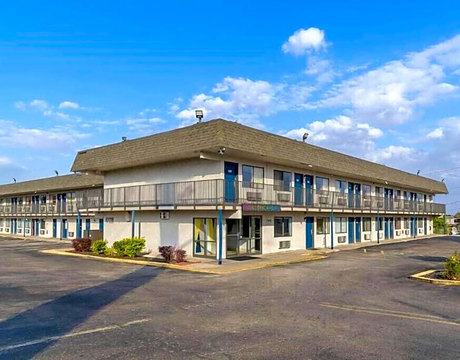 Motel 6 Topeka, KS - Northwest