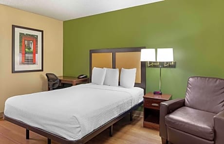 Queen studio with 1 Queen Bed - Disability Access/Non-Smoking