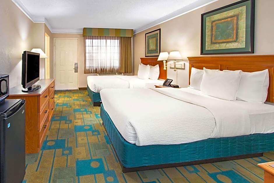 La Quinta Inn & Suites by Wyndham Albuquerque Airport