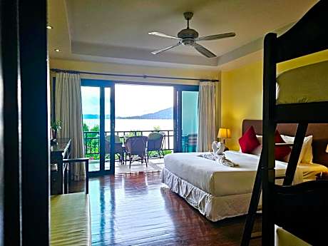 Family Room with Sea View