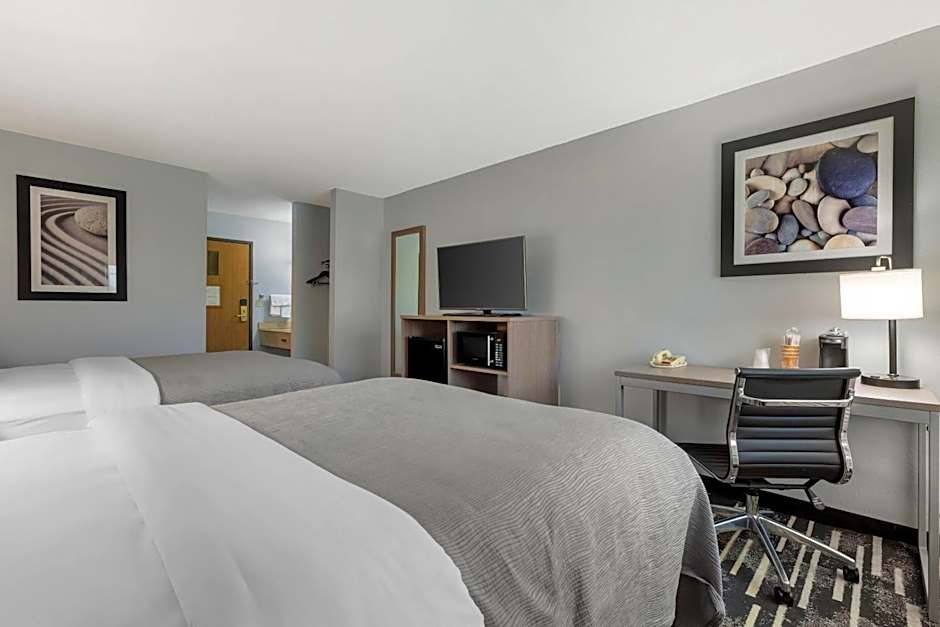 Quality Inn Chesterton near Indiana Dunes National Park I-94