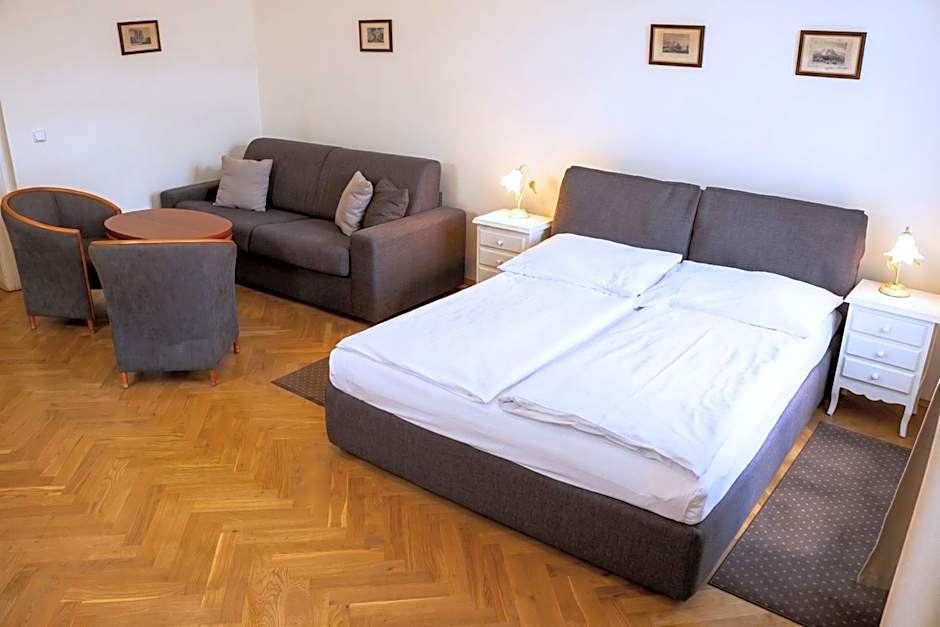 Three Golden Crowns Apartments