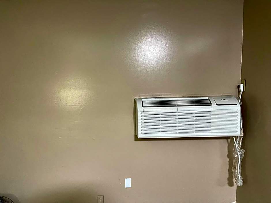 Economy Inn & Suites