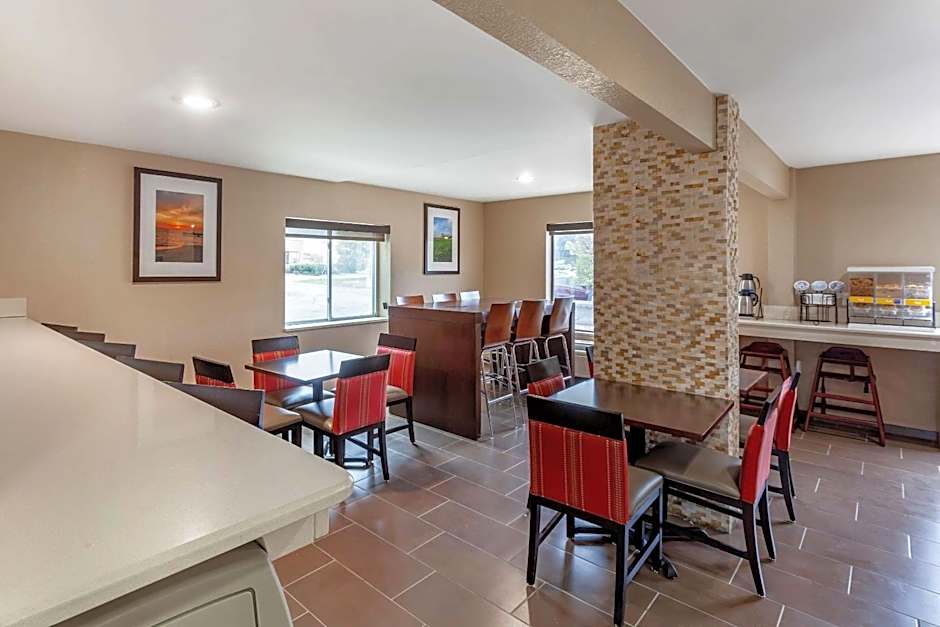 Clarion Pointe Racine - Mount Pleasant