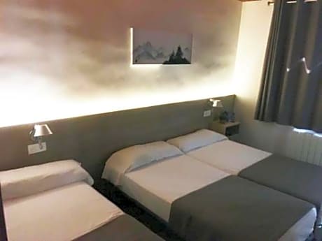 Twin Room with Extra Bed (2 Adults + 1 Child)