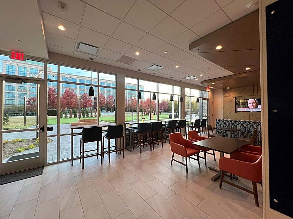 Holiday Inn Express & Suites Chicago Schaumburg By IHG