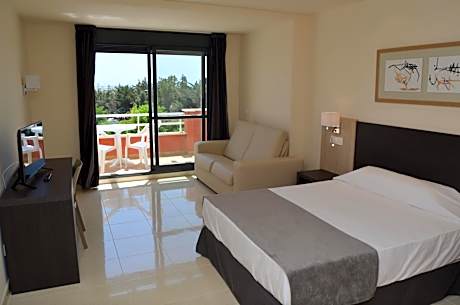 Triple Room with Sea View (2 Adults + 1 Child)