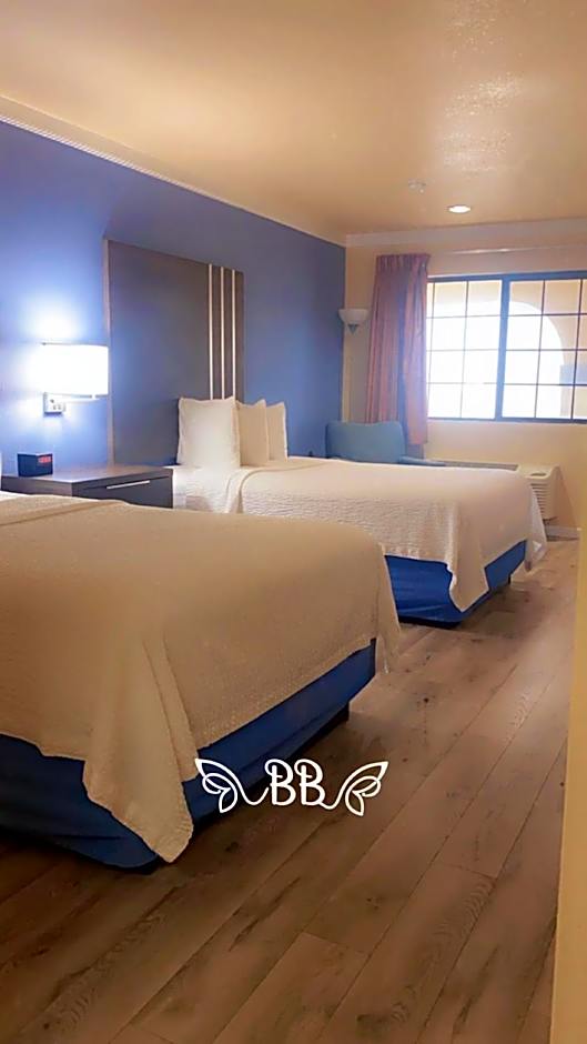 Days Inn & Suites by Wyndham Braunig Lake