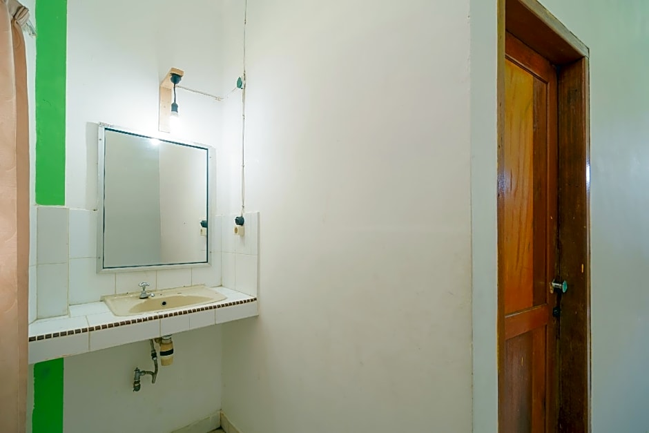 RedDoorz @ Tuktuk Danau Toba