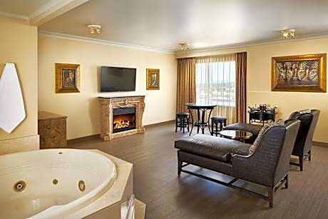Honeymoon, Suite, 1 King, Corner room, High floor, Fireplace, Whirlpool