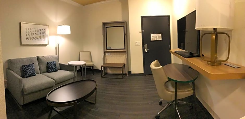 Holiday Inn and Suites McKinney - Allen By IHG