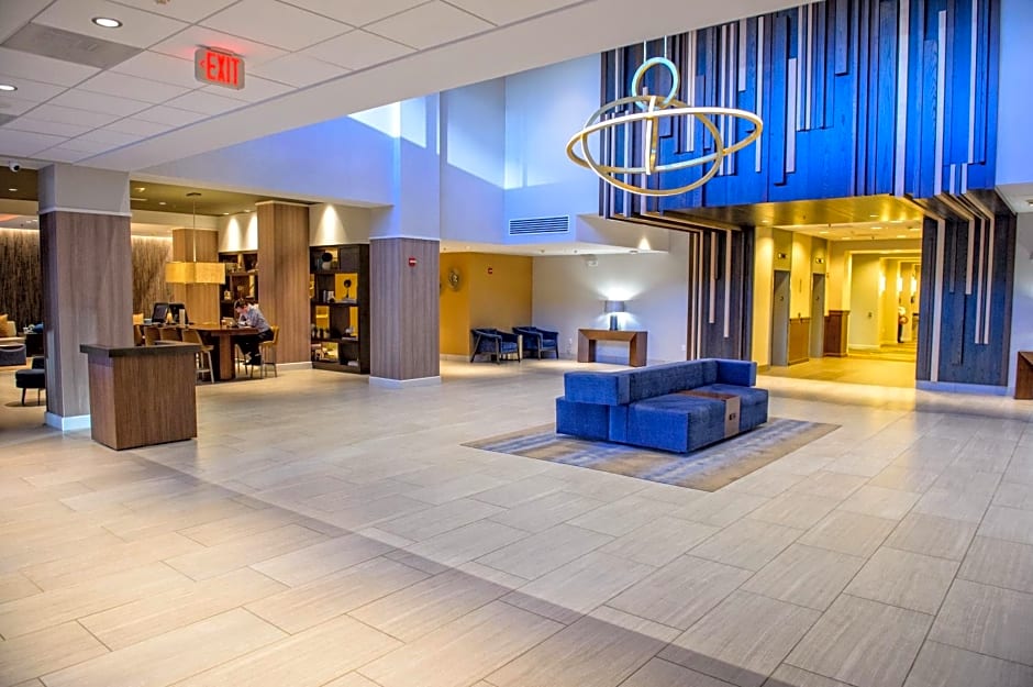 Crowne Plaza Dulles Airport by IHG