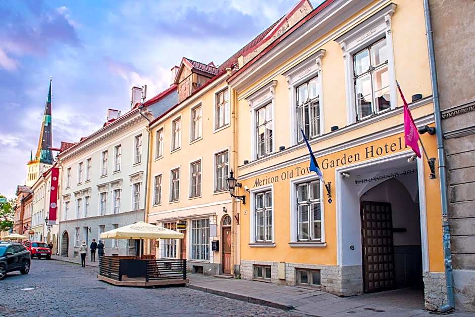 Meriton Old Town Garden Hotel