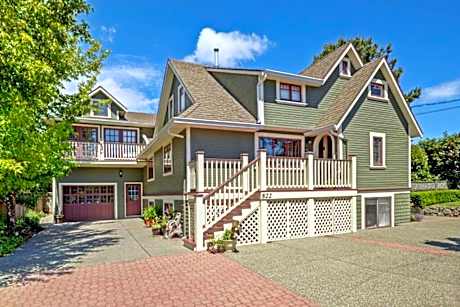 Character Stay across Swan Lake Nature Sanctuary