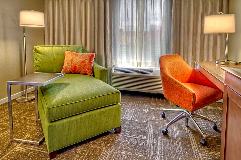 Hampton Inn and Suites Asheville Airport
