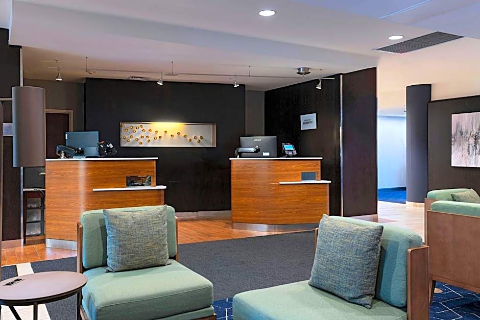 Courtyard by Marriott Omaha Aksarben Village