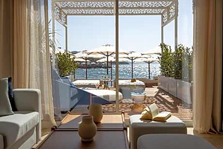 BEACHFRONT PANORAMIC SEA VIEW ROOM