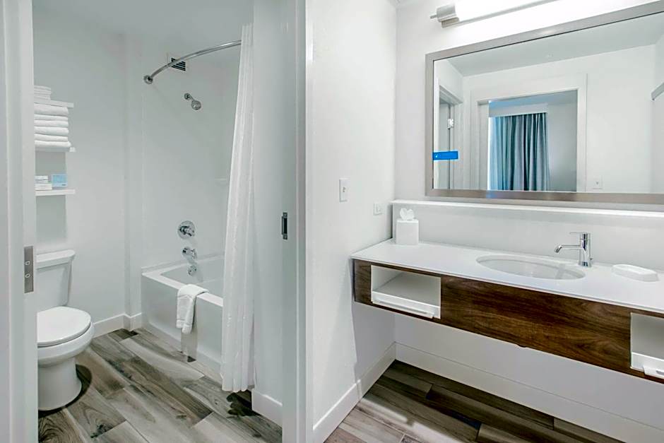 Hampton Inn By Hilton & Suites Panama City Beach-Beachfront