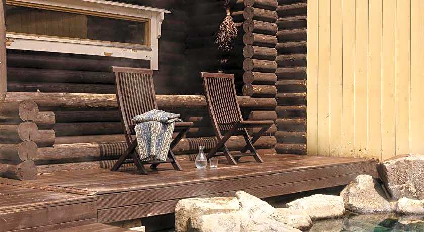 Log Hotel The Maple Lodge