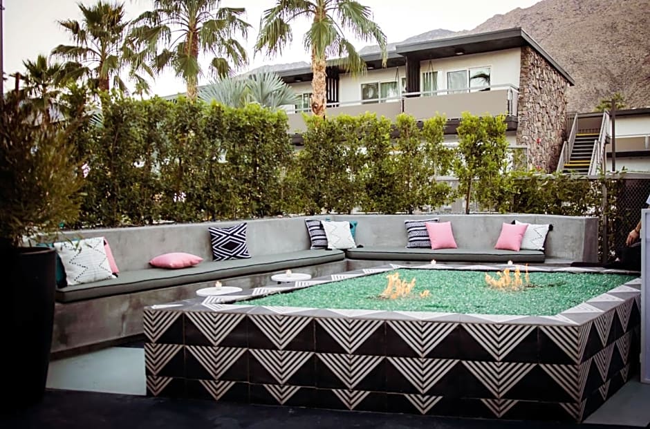 V Palm Springs