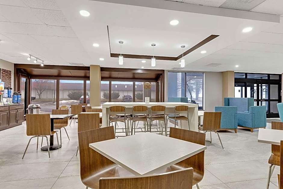 Clarion Pointe Near Erie Casino