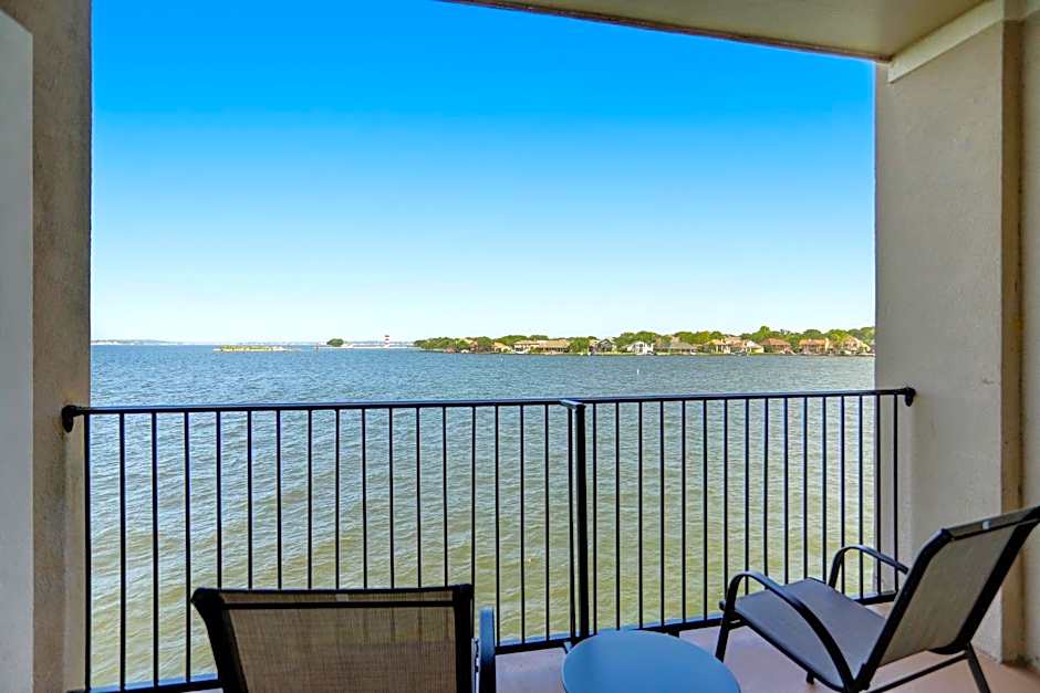 Newly Renovated Waterfront Condo With Sunset Views