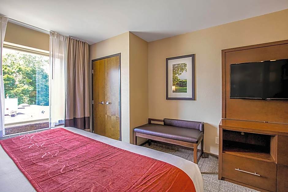 Comfort Suites Fishkill near Interstate 84