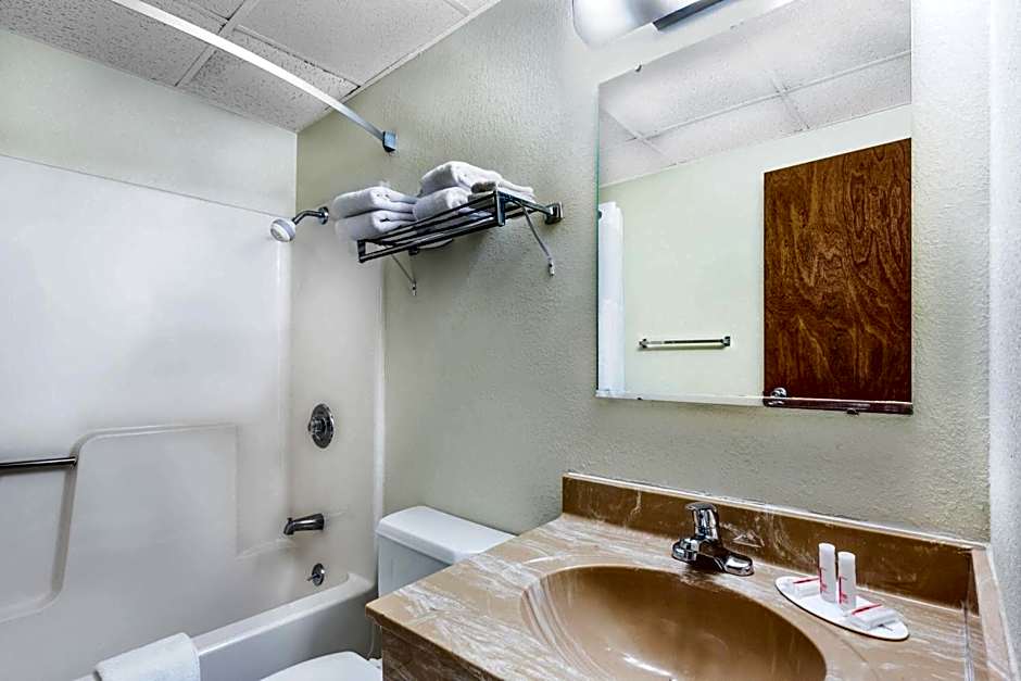 Days Inn by Wyndham Warrensburg