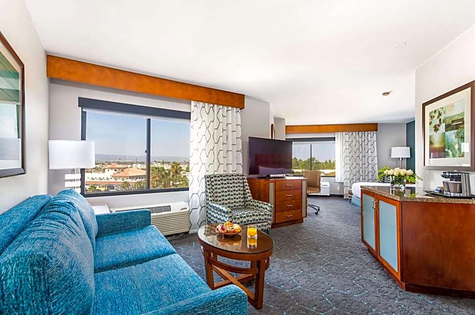 DoubleTree by Hilton Hotel Carson