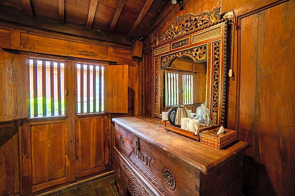 Tembi - Historical Home
