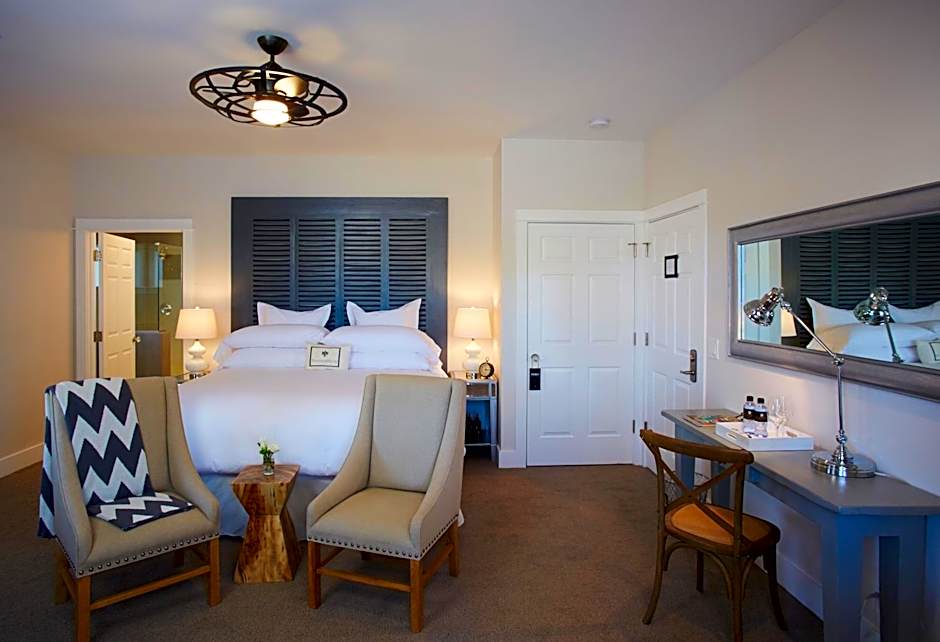 SummerWood Inn