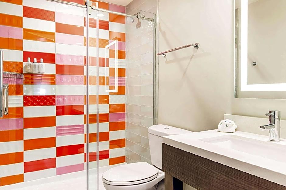 Rodeway Inn Near Melrose Ave