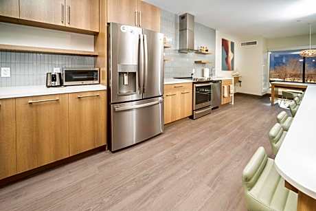 Studio Commons, 4 Bedroom Suite, Mountain View