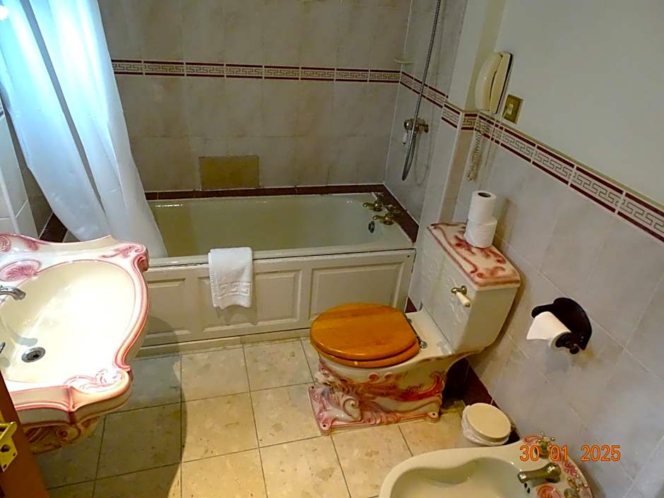 Donington Manor Hotel