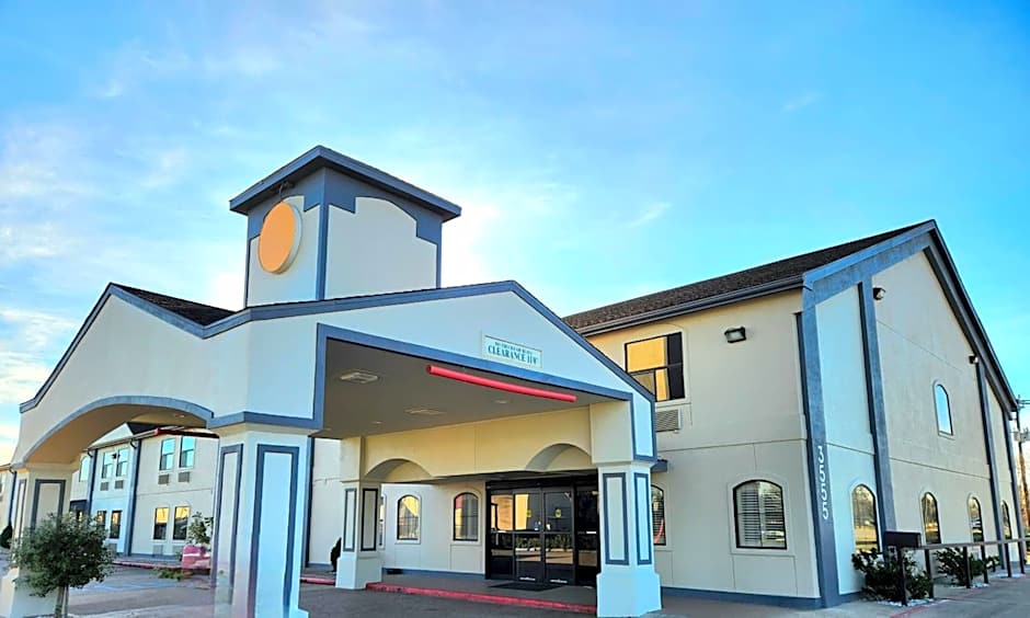 Days Inn by Wyndham Rosenberg
