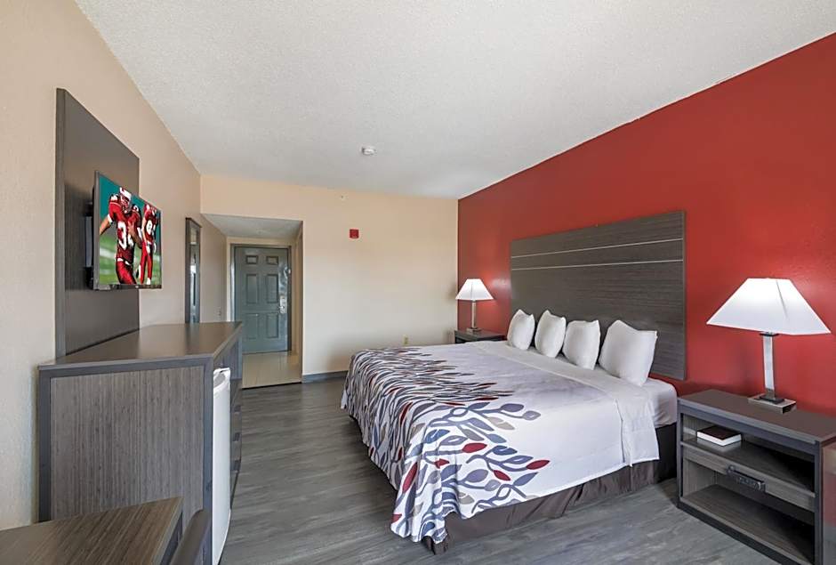 Red Roof Inn & Suites Austin East - Manor