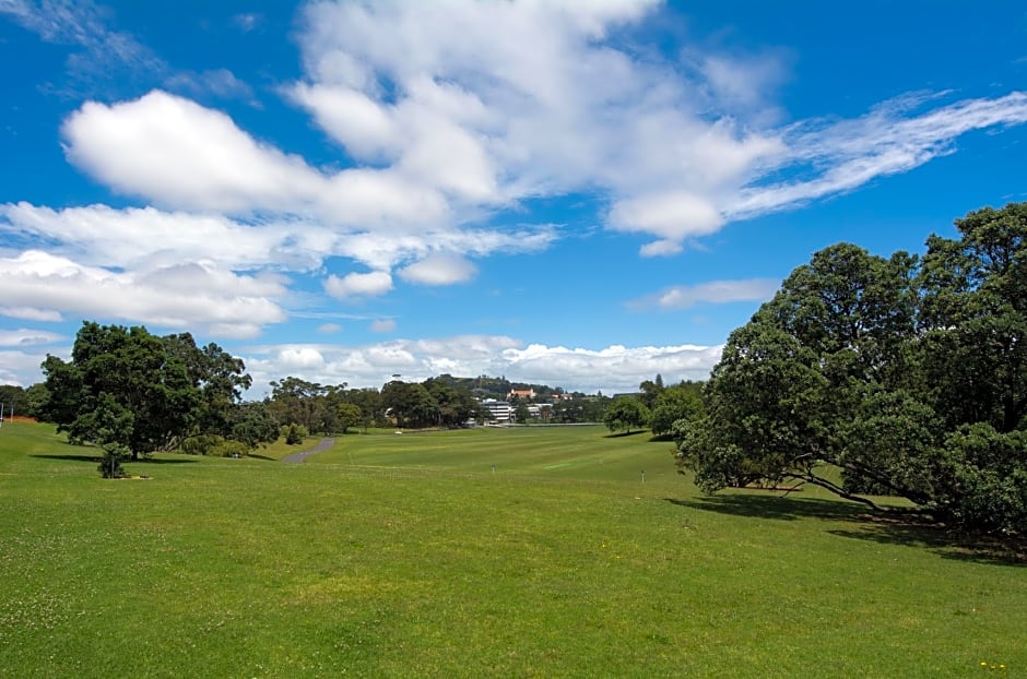 K Road City Travellers Hostel