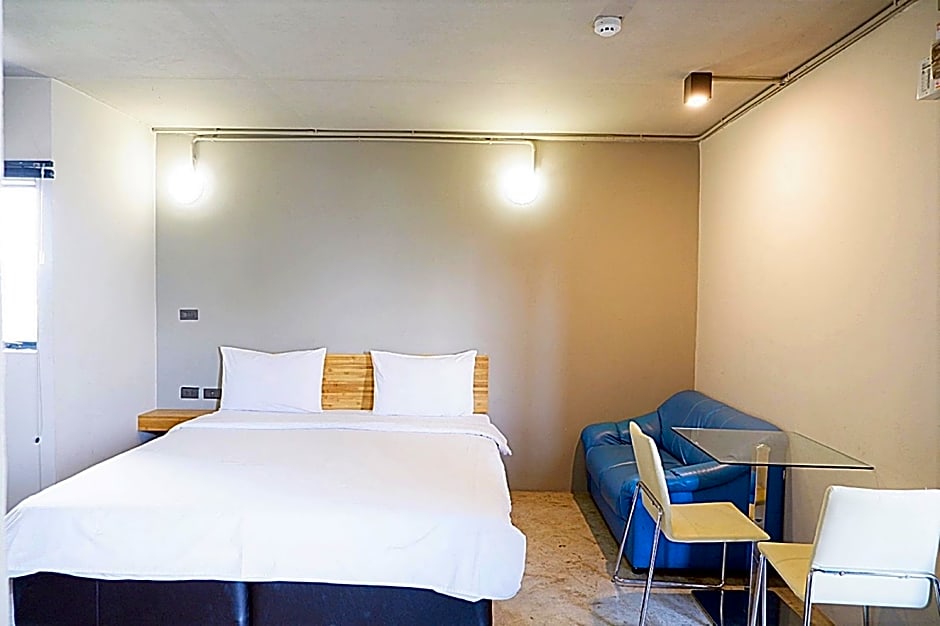 IZEN Budget Hotel & Residences (Plus)