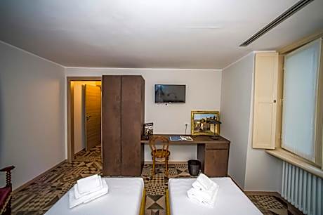 Deluxe Double or Twin Room