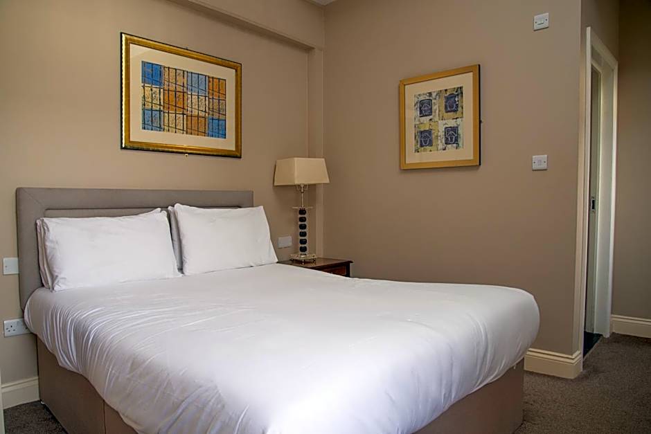 Royal Hotel, Bar & Grill