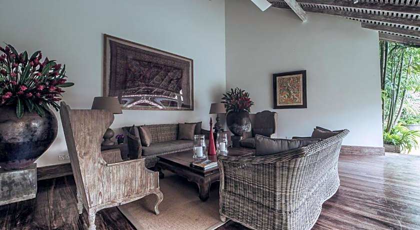 Taru Villas Rampart Street 