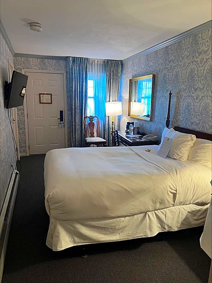 Avon Old Farms Hotel